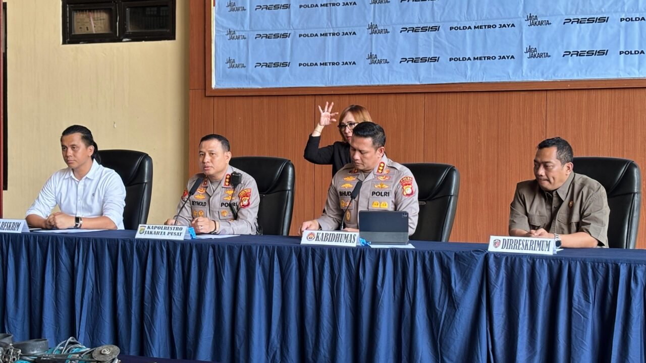 Kabidhumas Polda Metro Jaya Kombes Pol Budi Hermanto dalam rilis perkara Percetakan Mau Print di Polres Metro Jakarta Pusat, Jumat, 26 Juni 2026.