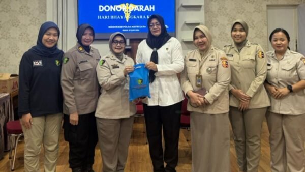 Kegiatan donor darah Polda Metro Jaya dalam rangka Hari Bhayangkara ke-80 di Aula Lantai 2 Biddokkes Polda Metro Jaya