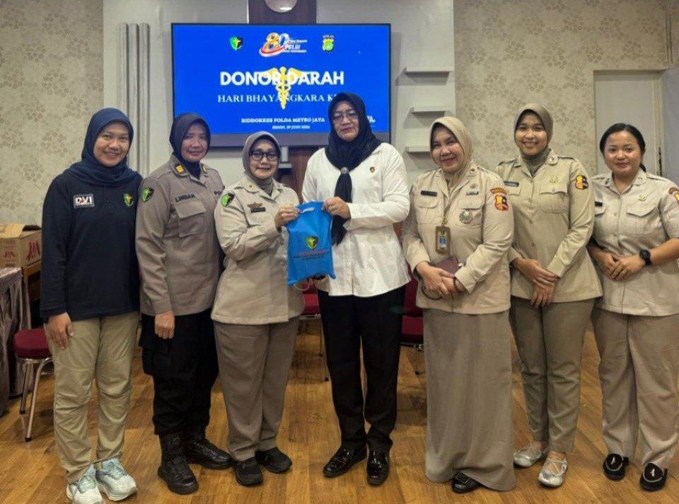 Kegiatan donor darah Polda Metro Jaya dalam rangka Hari Bhayangkara ke-80 di Aula Lantai 2 Biddokkes Polda Metro Jaya