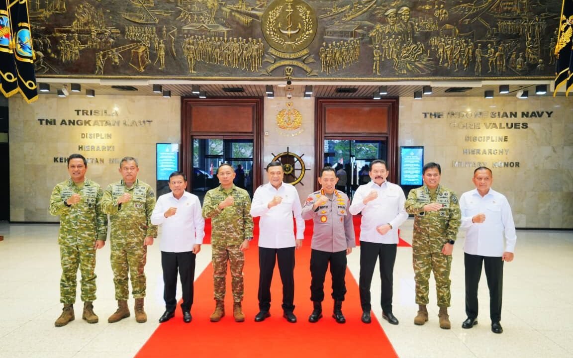 Kapolri Bersama Menko Polkam dan Pimpinan Lembaga Negara Perkuat Kebersamaan di Mabes TNI AL