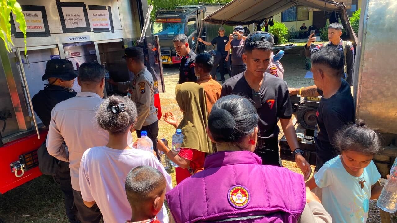 Polri Salurkan Bantuan Water Treatment untuk Korban Gempa di Mbay