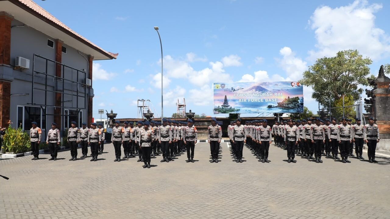 Polri Kerahkan 300 Personel Brimob dari Kaltim dan Bali untuk Tangani Karhutla di Kalbar