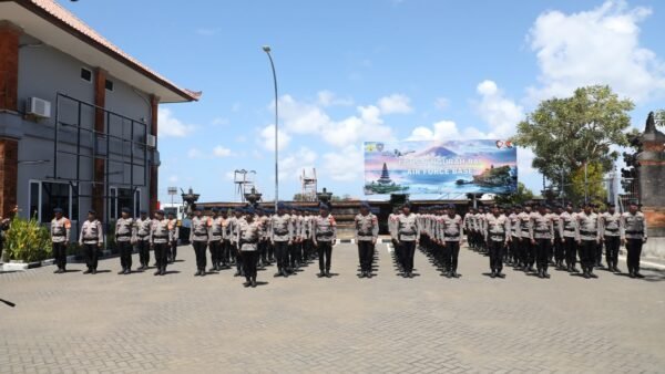 Polri Kerahkan 300 Personel Brimob dari Kaltim dan Bali untuk Tangani Karhutla di Kalbar