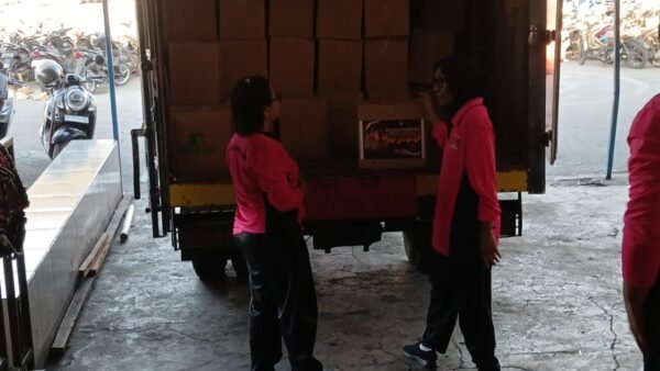 Polri dan Bhayangkari Terus Salurkan Bantuan bagi Korban Gempa Flores
