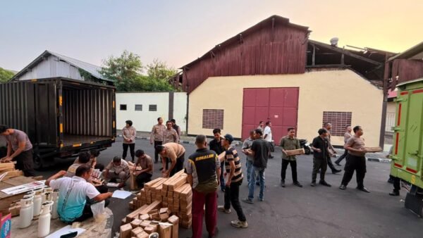 Polri Kirim Bantuan Logistik dan Oksigen untuk Dukung Penanganan Karhutla di Sejumlah Wilayah