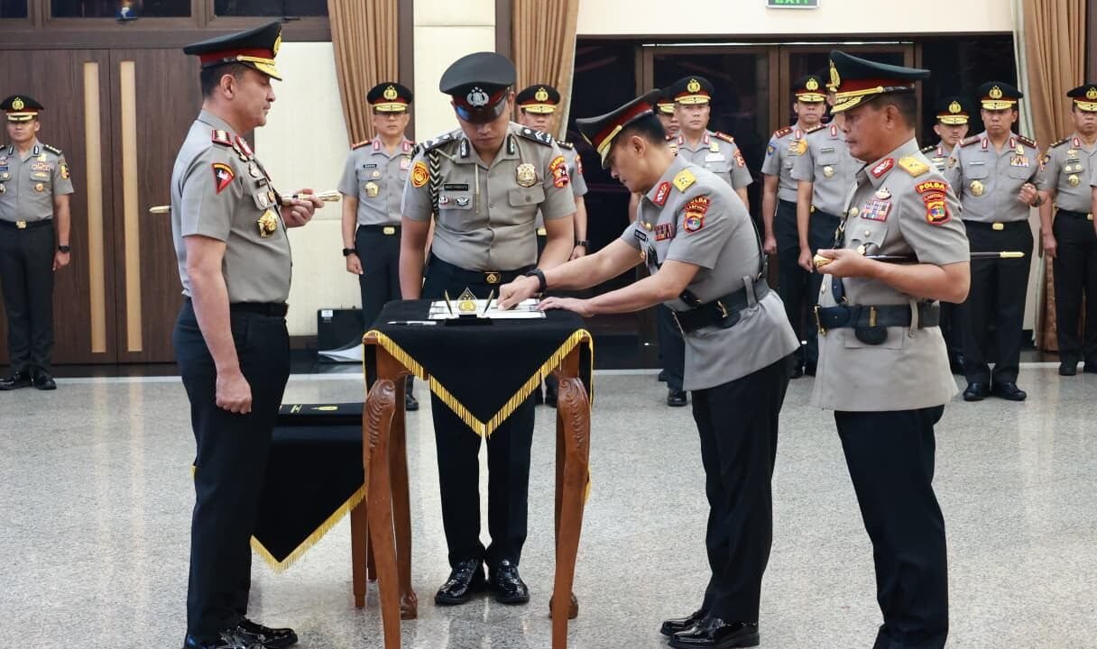 Kapolri Pimpin Sertijab Kakorlantas dan Tiga Kapolda di Mabes Polri