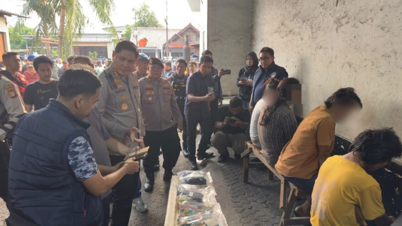 Brimob Polda Metro Jaya Sisir Dua Titik di Matraman, 8 Orang Diamankan