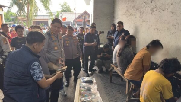 Brimob Polda Metro Jaya Sisir Dua Titik di Matraman, 8 Orang Diamankan