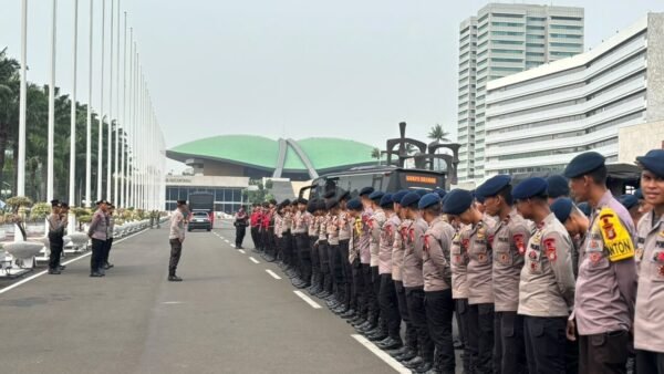 Brimob Polda Metro Jaya Melayani Aksi Penyampaian Aspirasi di Monas, Bundaran HI, dan DPR