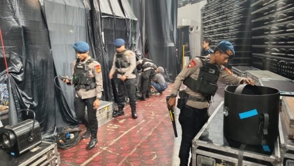 Brimob Polda Metro Jaya Sterilisasi Indonesia Arena Pastikan Aman Jelang Konser LANY The World Tour 2026