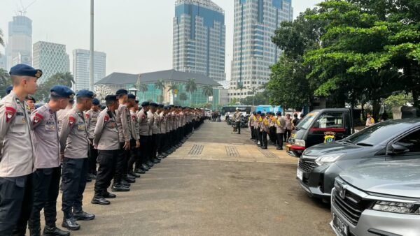 Brimob Polda Metro Jaya Kawal Penyampaian Aspirasi di Sejumlah Titik Ibu Kota, Pastikan Pelayanan Aksi Unjuk Rasa Berjalan Tertib